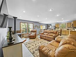 Moose Trail Retreat 3 Bedroom Home by RedAwning