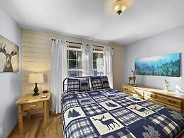 Moose Trail Retreat 3 Bedroom Home by RedAwning