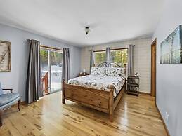 Moose Trail Retreat 3 Bedroom Home by RedAwning