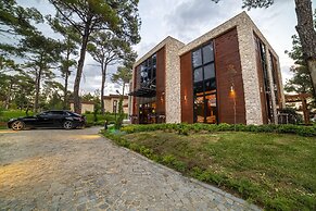 Marisstone Hotel Villa