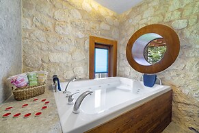 Marisstone Hotel Villa