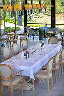 Marisstone Hotel Villa