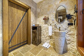 Marisstone Hotel Villa