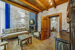 Marisstone Hotel Villa