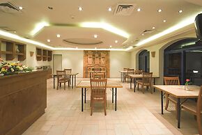 Delmon Suites