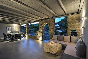 Villa Gustosa Luxury Villa on Faragas Beach