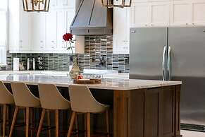 Plantation Acres Mansion 7 Bedroom Villa by RedAwning