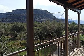 Lovely 2-bedroom Villa in Akrata, all Seasons!