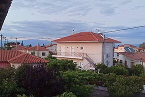 Lovely 2-bedroom Villa in Akrata, all Seasons!