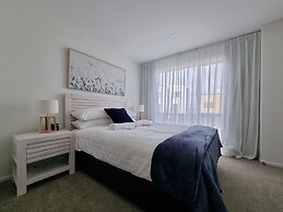 Brand New House by Botany - Parking