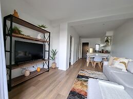 Brand New House by Botany - Parking