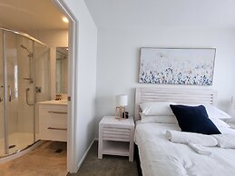 Brand New House by Botany - Parking