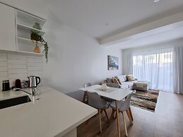 Brand New House by Botany - Parking