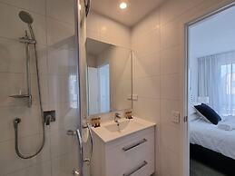 Brand New House by Botany - Parking