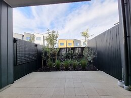 Brand New House by Botany - Parking