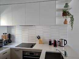 Brand New House by Botany - Parking