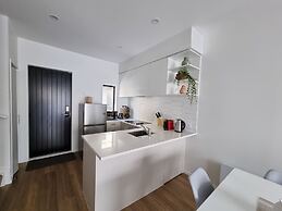 Brand New House by Botany - Parking