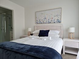 Brand New House by Botany - Parking