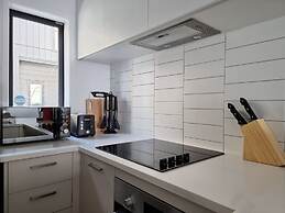 Brand New House by Botany - Parking