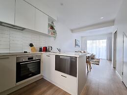 Brand New House by Botany - Parking