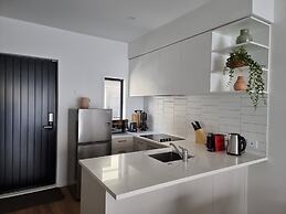 Brand New House by Botany - Parking