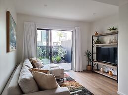 Brand New House by Botany - Parking