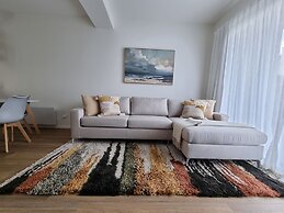 Brand New House by Botany - Parking