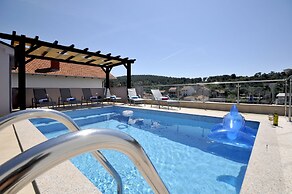 Luxury Villa Rooftop Pool !avbl in Season