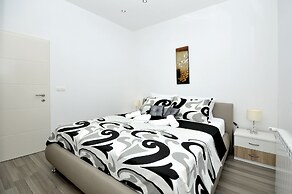 Luxury Villa Rooftop Pool !avbl in Season