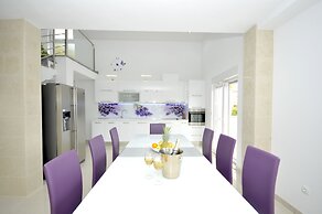 Luxury Villa Rooftop Pool !avbl in Season