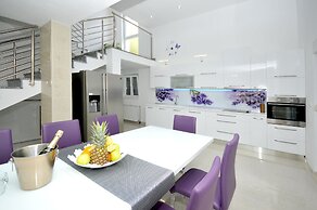 Luxury Villa Rooftop Pool !avbl in Season