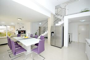 Luxury Villa Rooftop Pool !avbl in Season