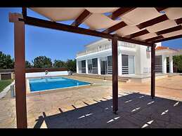 Villa 200m To The Coral Bay Strip, Large Pool