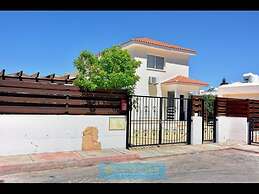 Villa 200m To The Coral Bay Strip, Large Pool