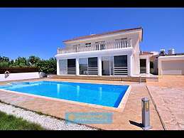 Villa 200m To The Coral Bay Strip, Large Pool