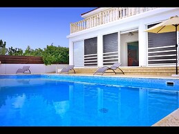Villa 200m To The Coral Bay Strip, Large Pool