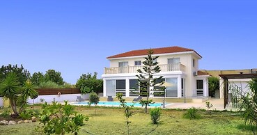 Villa 200m To The Coral Bay Strip, Large Pool