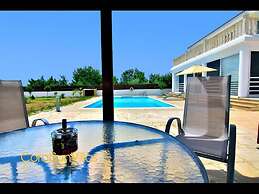 Villa 200m To The Coral Bay Strip, Large Pool