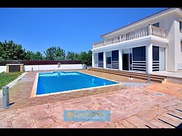 Villa 200m To The Coral Bay Strip, Large Pool
