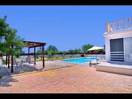 Villa 200m To The Coral Bay Strip, Large Pool