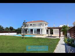 Villa 200m To The Coral Bay Strip, Large Pool