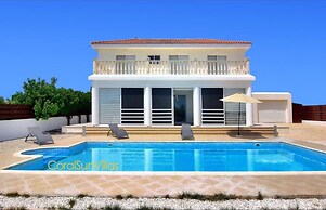 Villa 200m To The Coral Bay Strip, Large Pool