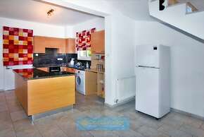 Villa 200m To The Coral Bay Strip, Large Pool