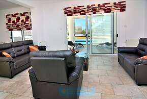 Villa 200m To The Coral Bay Strip, Large Pool