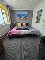 3 Bed House Stunning Views And Free Parking