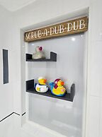 3 Bed House Stunning Views And Free Parking