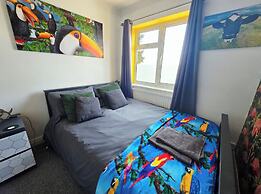 3 Bed House Stunning Views And Free Parking