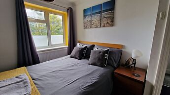 3 Bed House Stunning Views And Free Parking