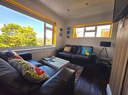 3 Bed House Stunning Views And Free Parking