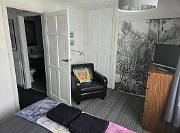 3 Bed House Stunning Views And Free Parking